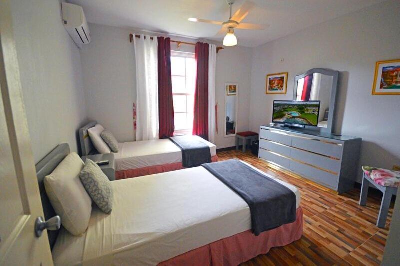 Sea 7 Apartment Ocho Rios Luaran gambar